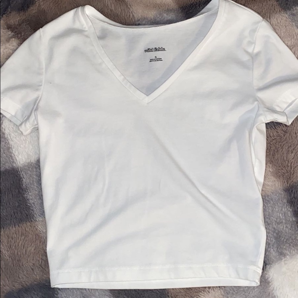 crop white v neck
